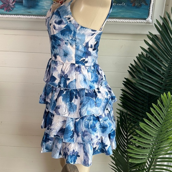 Blue and White Floral Tiered Dress size 5 - Picture 4 of 13